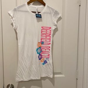 Women’s white casual tee